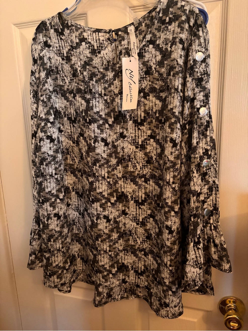 NY Collection Black & White Patterned Long Sleeve Blouse
